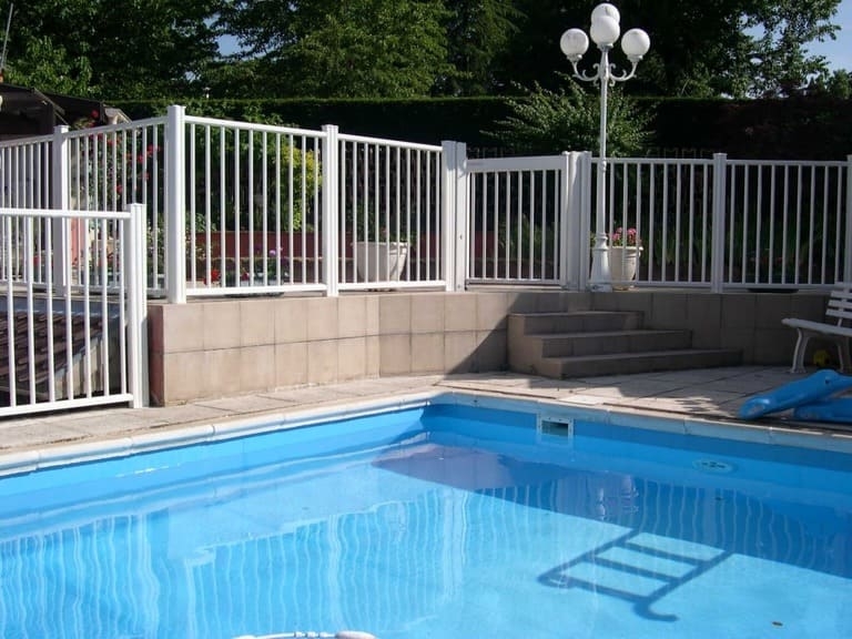 Barrière piscine aluminium Les Portaliers St bonnet de Mure